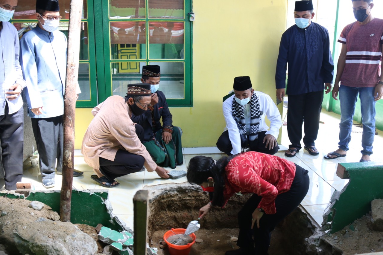 Peletakan Batu Pertama Masjid Daarul Muhajirin Kelurahan Bagak Sahwa