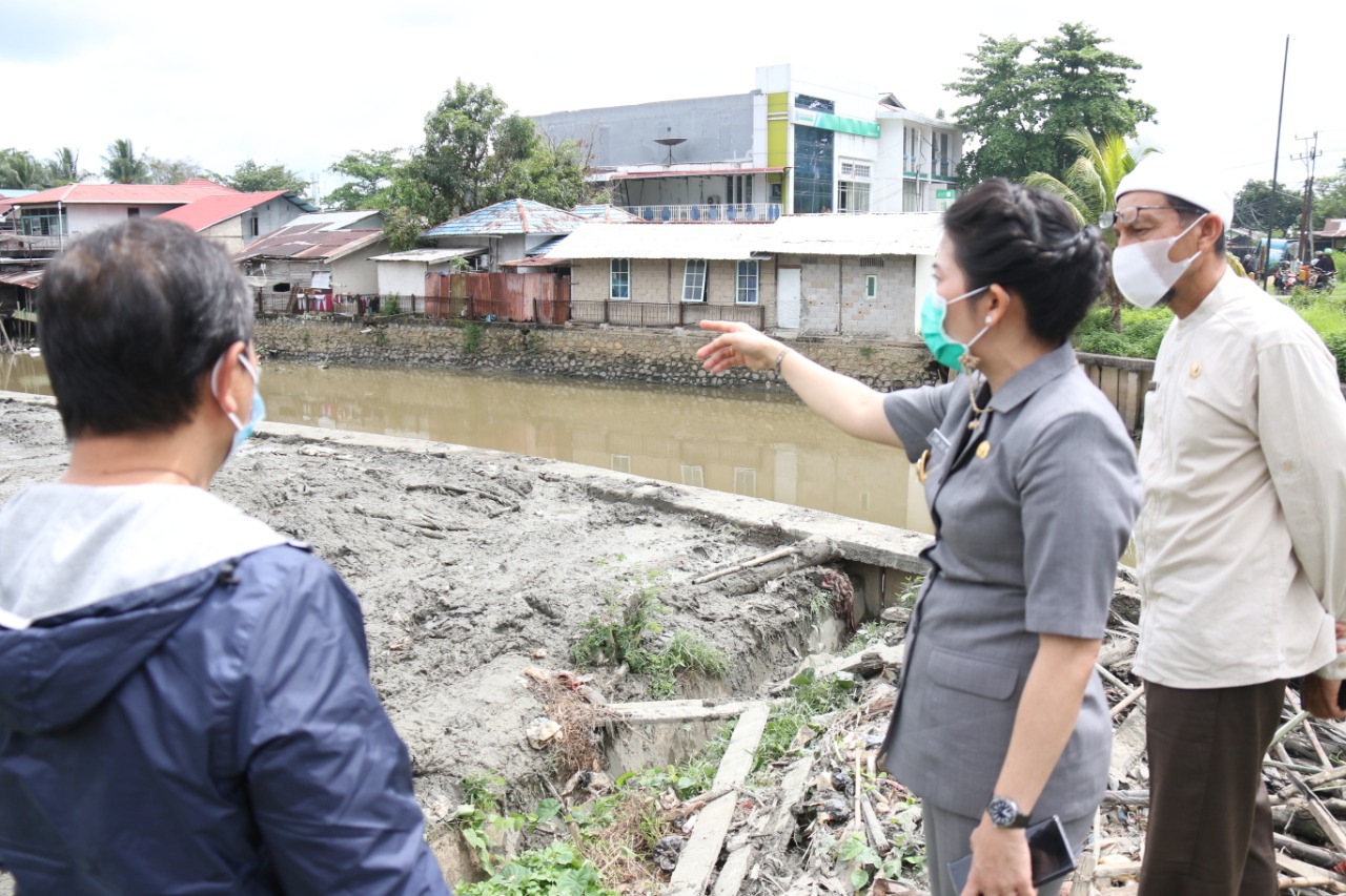 Peninjauan Normalisasi Sungai Singkawang Oleh Tjahi Chui Mie Wali Kota Singkawang