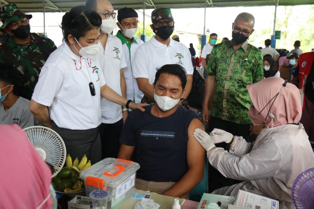 vaksinasi massal di Kota Singkawang