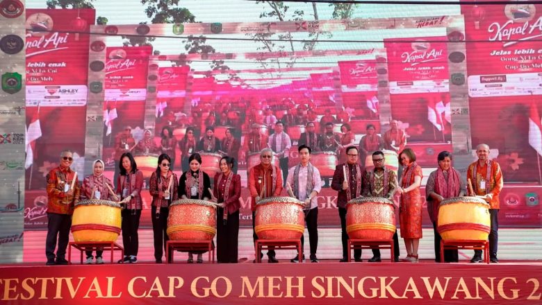 Gibran Datang ke Festival Cap Go Meh Singkawang 2025 Bersama Pejabat Negara Lainnya