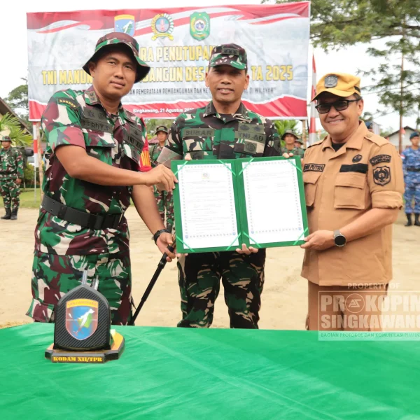 Pj Sekda Singkawang Hadir di Penutupan TMMD Reguler ke-125 Tahun 2025