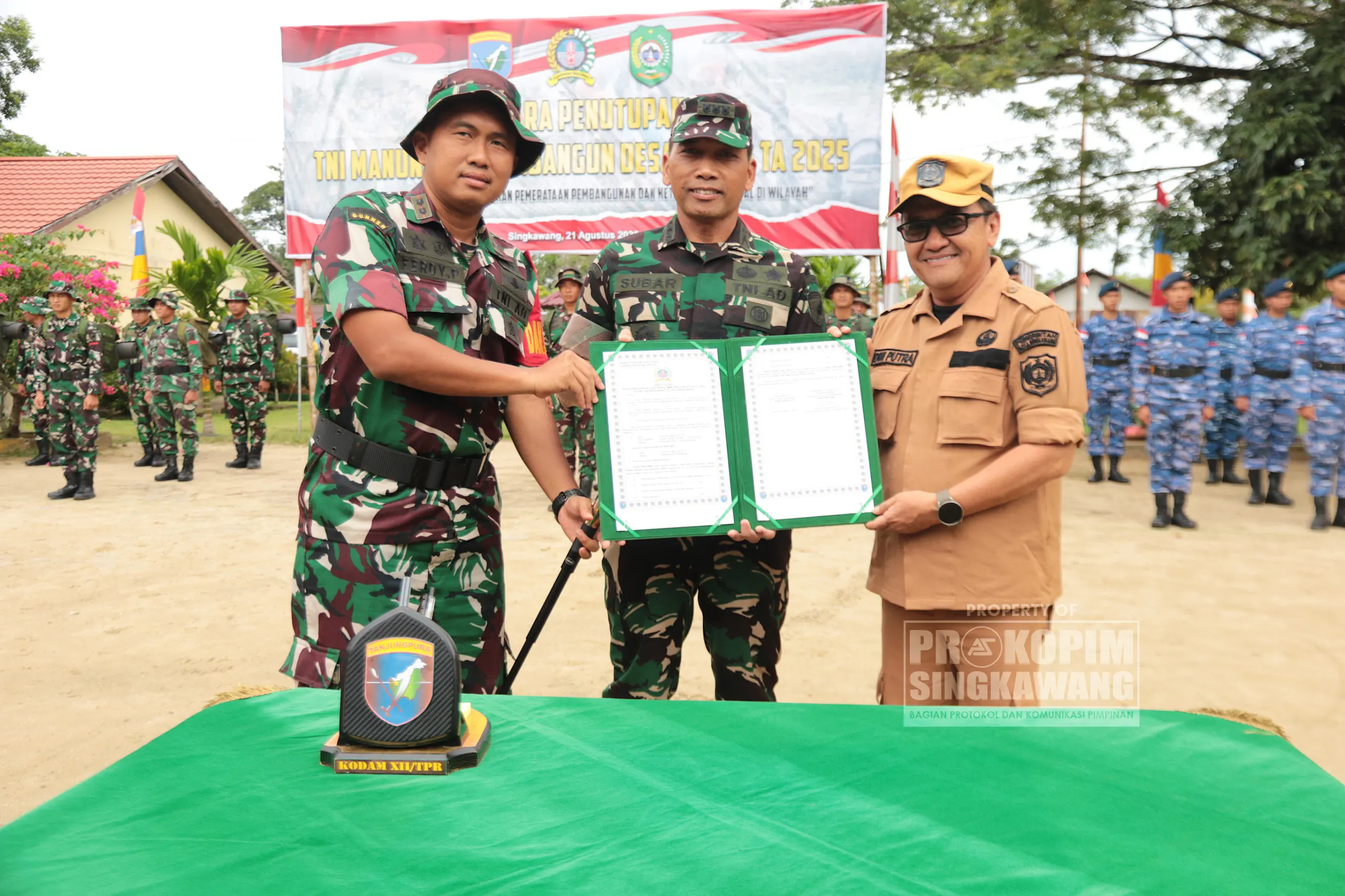 Pj Sekda Singkawang Hadir di Penutupan TMMD Reguler ke-125 Tahun 2025