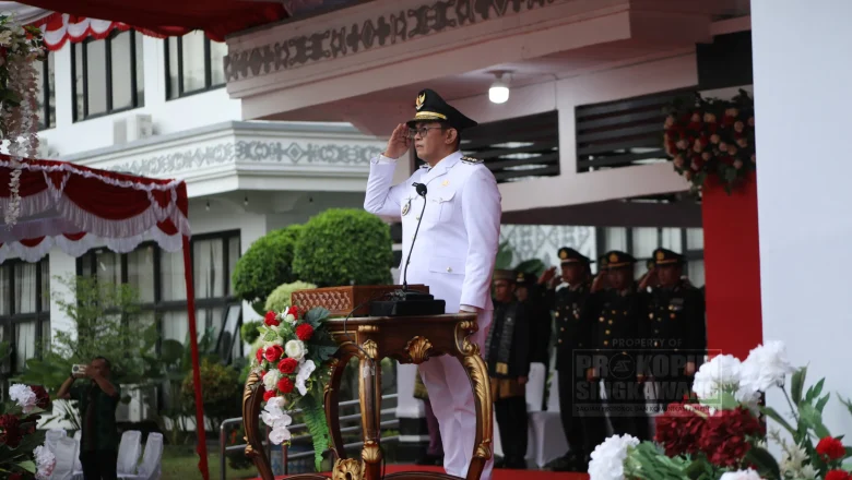 Upacara Penurunan Bendera HUT ke-80 Republik Indonesia